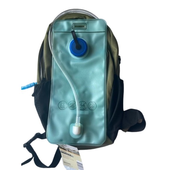 2L Hydration Backpack Olive Green. Removable Water Bladder. Straps with whistle - Picture 7 of 12